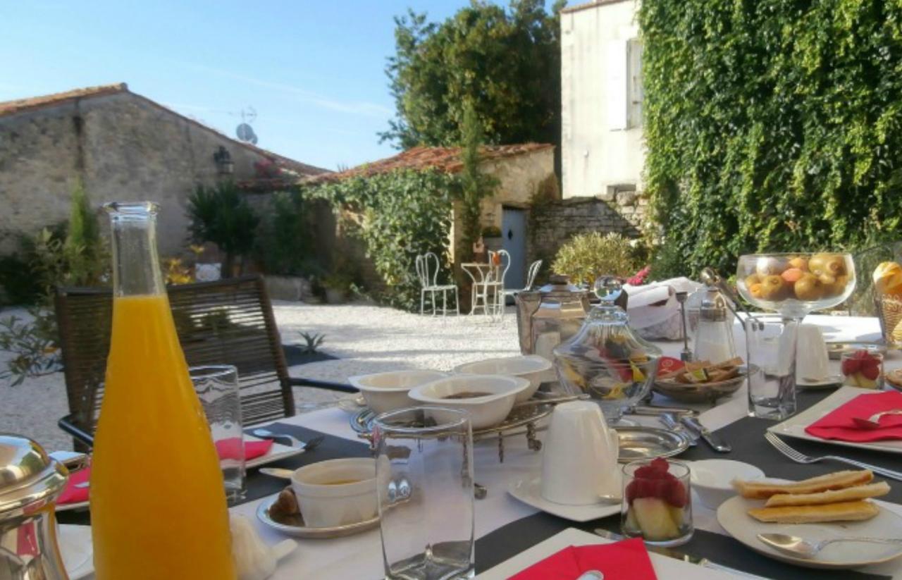 La Maison Du Baloir Thairé Exteriör bild